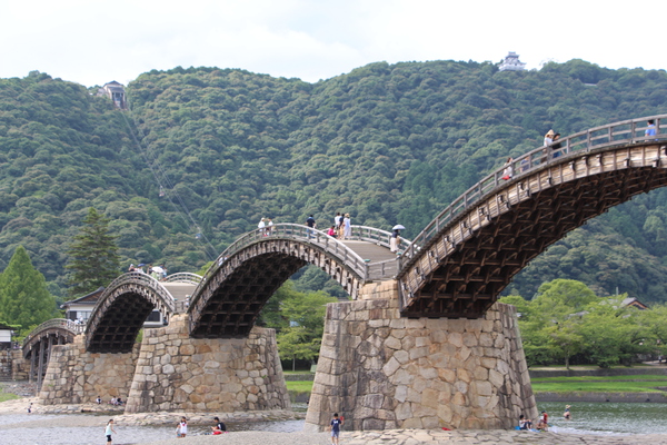 夏の「錦帯橋」と「岩国城の遠望」/癒し憩い画像データベース