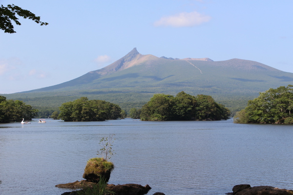 夏の大沼から見た「駒ヶ岳」/癒し憩い画像データベース