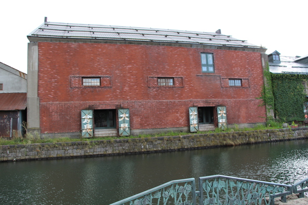 小樽運河のレンガ壁倉庫