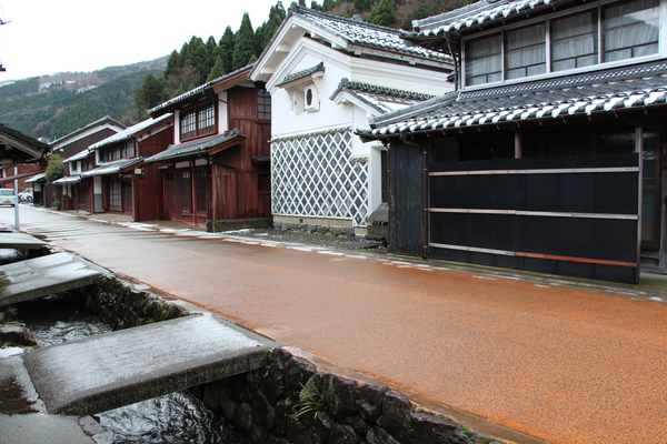 冬の熊川宿（旧鯖街道）「用水路（前川）と家並み」/癒し憩い画像データベース