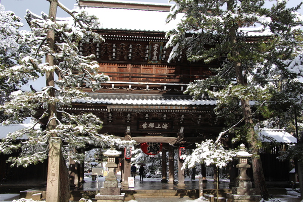 積雪の「智恩寺の山門」