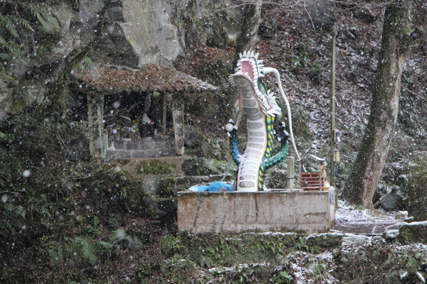 冬の降雪と「上昇喜龍」