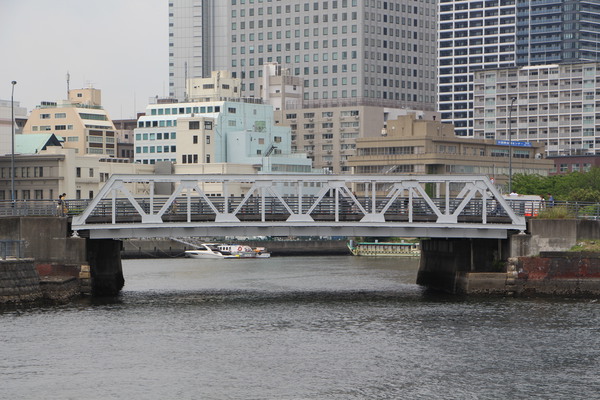 横浜港の「新港橋梁（鉄道橋）」