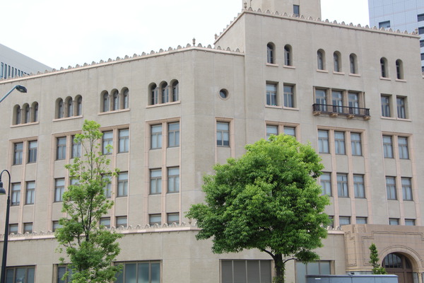 横浜税関「本関庁舎と樹木」/癒し憩い画像データベース