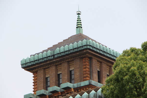 初夏の神奈川県庁（キングの塔）