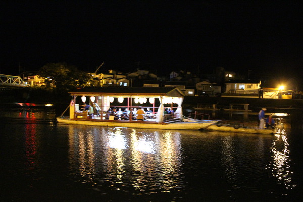 三隈川「夜の屋形船」/癒し憩い画像データベース