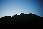 早朝のくじゅう連山、三俣山の稜線