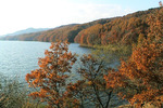 湖面を渡る秋の風