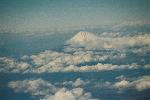 雲間にのぞく富士の頂