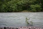 雨後で水かさを増した梓川