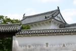 姫路城の荘重な白壁と屋根