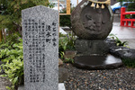松本「槻井泉神社・湧水」と町名由来の説明石碑