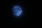 青い月