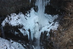 半分凍結した「華厳の滝」