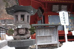 中禅寺（立木観音）の灯籠と本堂
