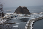 流氷の「ウトロ港」とオロンコ岩