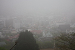 函館山の中腹から見た濃霧に包まれるハリストス教会