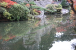 那谷寺「奇岩遊仙境」と池面への影