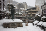 雪の湯村温泉「夢千代立像」