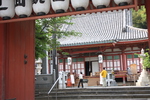 山門から見た浄土寺の本堂」