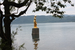 田沢湖「たつこ姫像」と小波