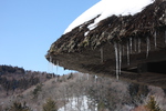 茅葺屋根の氷雪