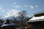雪の忍野八海と富士山