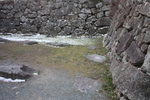 薄雪の福岡城「天守台礎石」と石垣