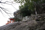 権現山の巨岩「ゴトビキ岩」と「神倉神社」