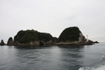 遊覧船から見た「紀の松島」と灯台