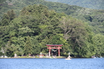 初夏の野尻湖「島と神社の鳥居」