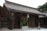 美保神社「内側から見た神門」