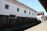 倉吉玉川沿い「白壁と板壁の家並み」