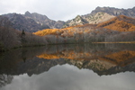 「鏡池」に宿す秋の戸隠連山