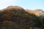 晩秋の妙高「苗名滝」周辺の岩山