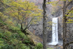 黄葉と晩秋の妙高「苗名滝」