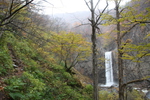 黄葉と晩秋の妙高「苗名滝」