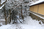 雪の西明寺「本坊の塀と石垣」