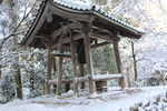 湖東三山「西明寺の鐘楼と積雪」