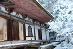雪の湖東「西明寺の本堂と積雪」