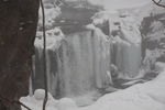 積雪期の奥入瀬「半氷結の銚子大滝」