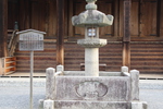 三井寺「堂前灯籠」と金堂