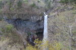 春・新緑期の「華厳の滝と柱状節理」
