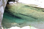 面河渓「岩間のコバルトブルーの水面」