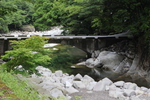 夏の面河渓「五色橋と渓谷」