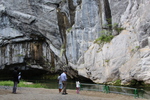 夏の猊鼻渓「断崖絶壁と大猊鼻岩」