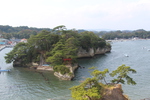 松島遊覧「小さな赤い鳥居を持った島」