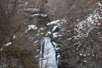 積雪と秋保大滝の滝口付近