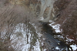 積雪の秋保大滝「滝からの渓流と峡谷」