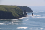 オホーツク海からの白波と「立岩」